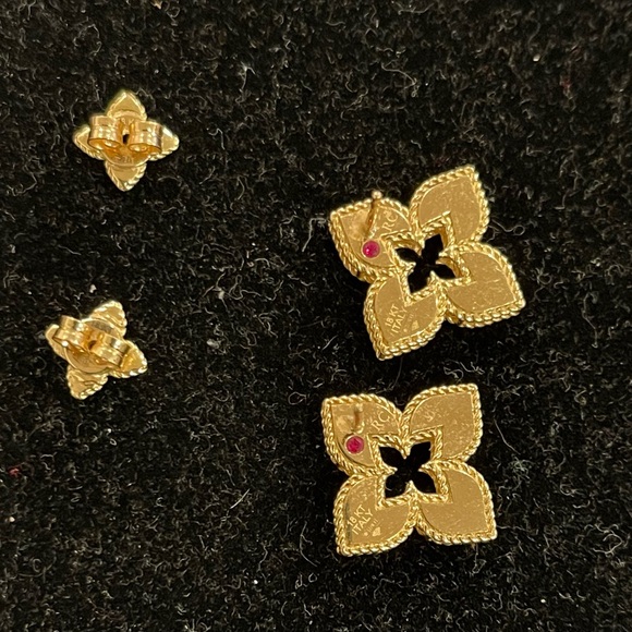 Roberto Coin 18K Yellow Gold Venetian Princess Diamond Stud Earrings Like New - Picture 6 of 8